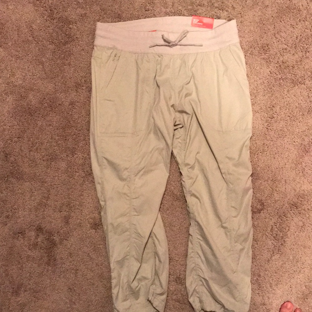 NWT North Face Aphrodite Capri Desert Tan